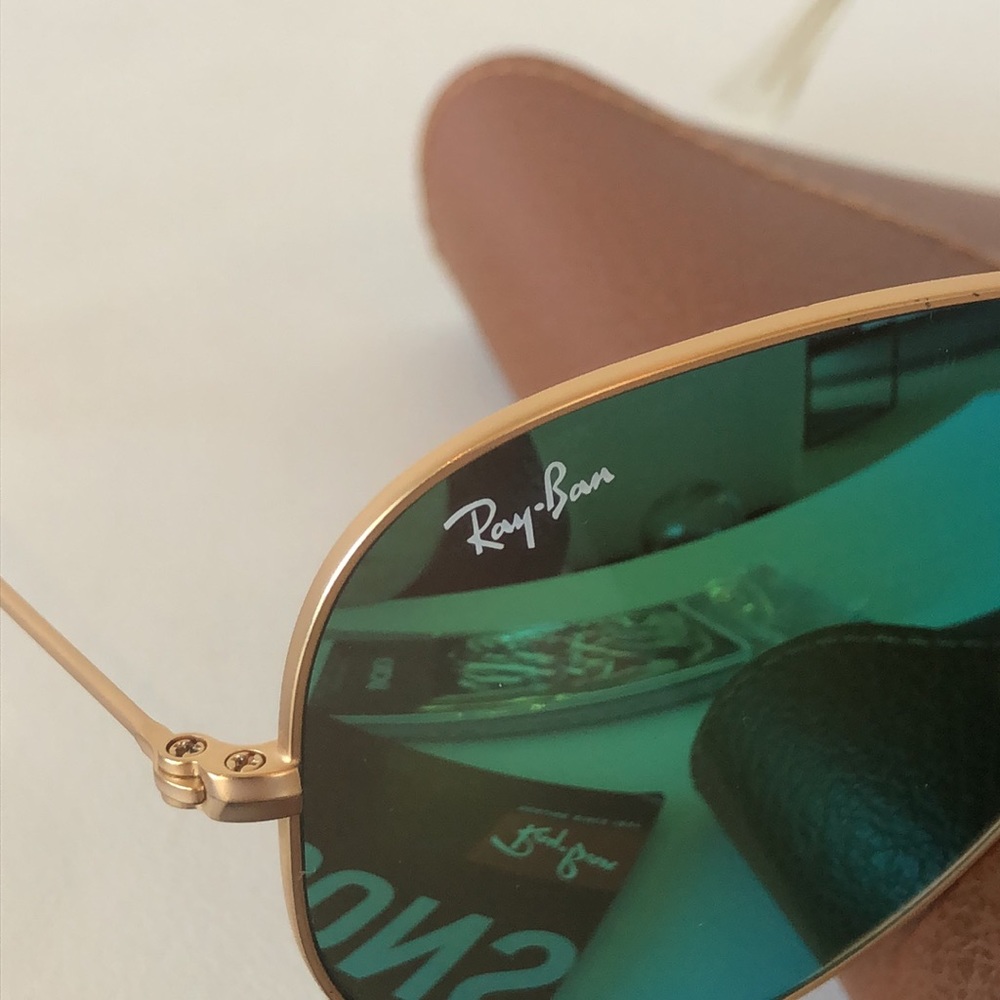 Ray Ban Large Aviators - Picture 2 of 6